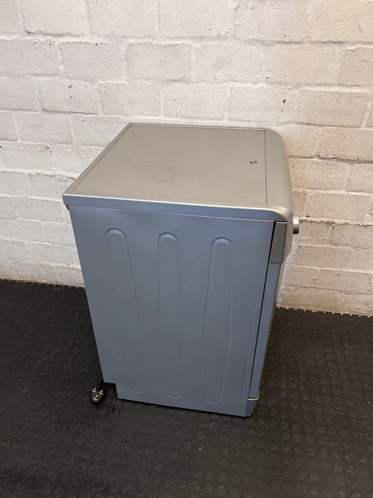 Defy Silver Freestanding Dishwasher – top view
