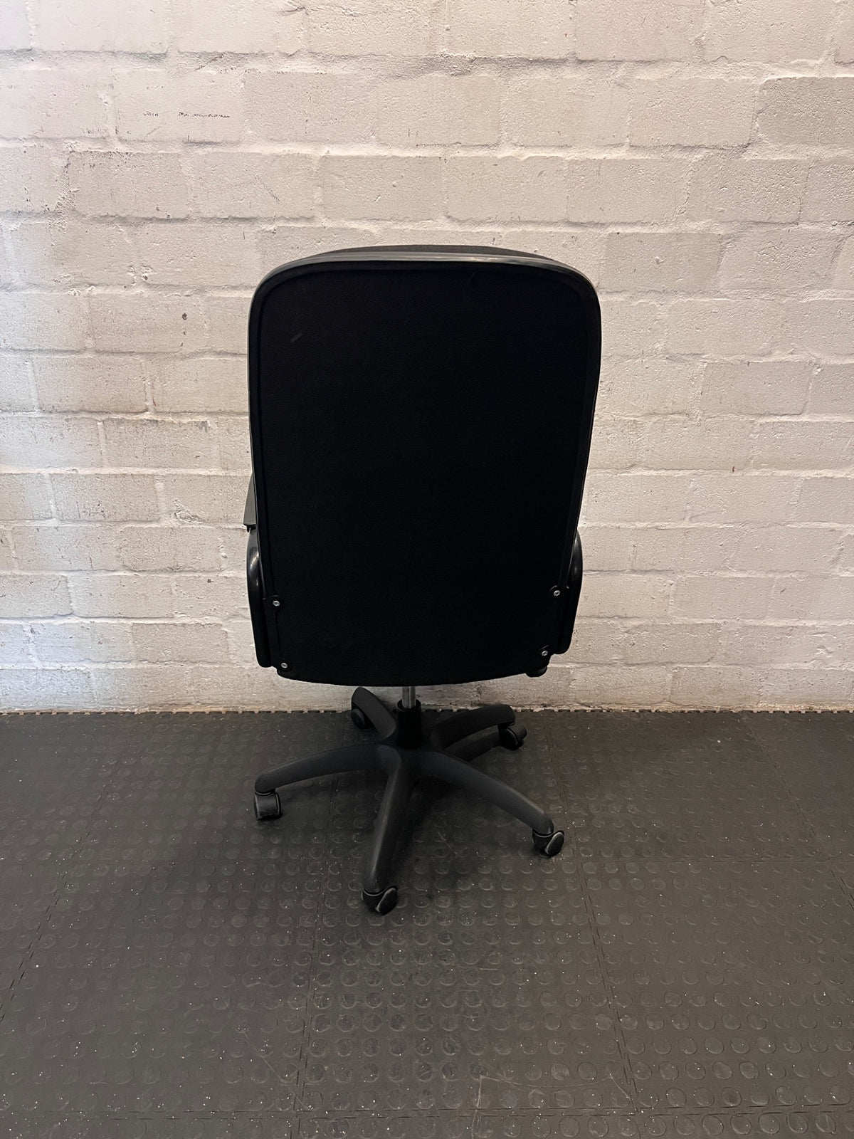 Black High-Back Upholstered Office Chair – condition detail