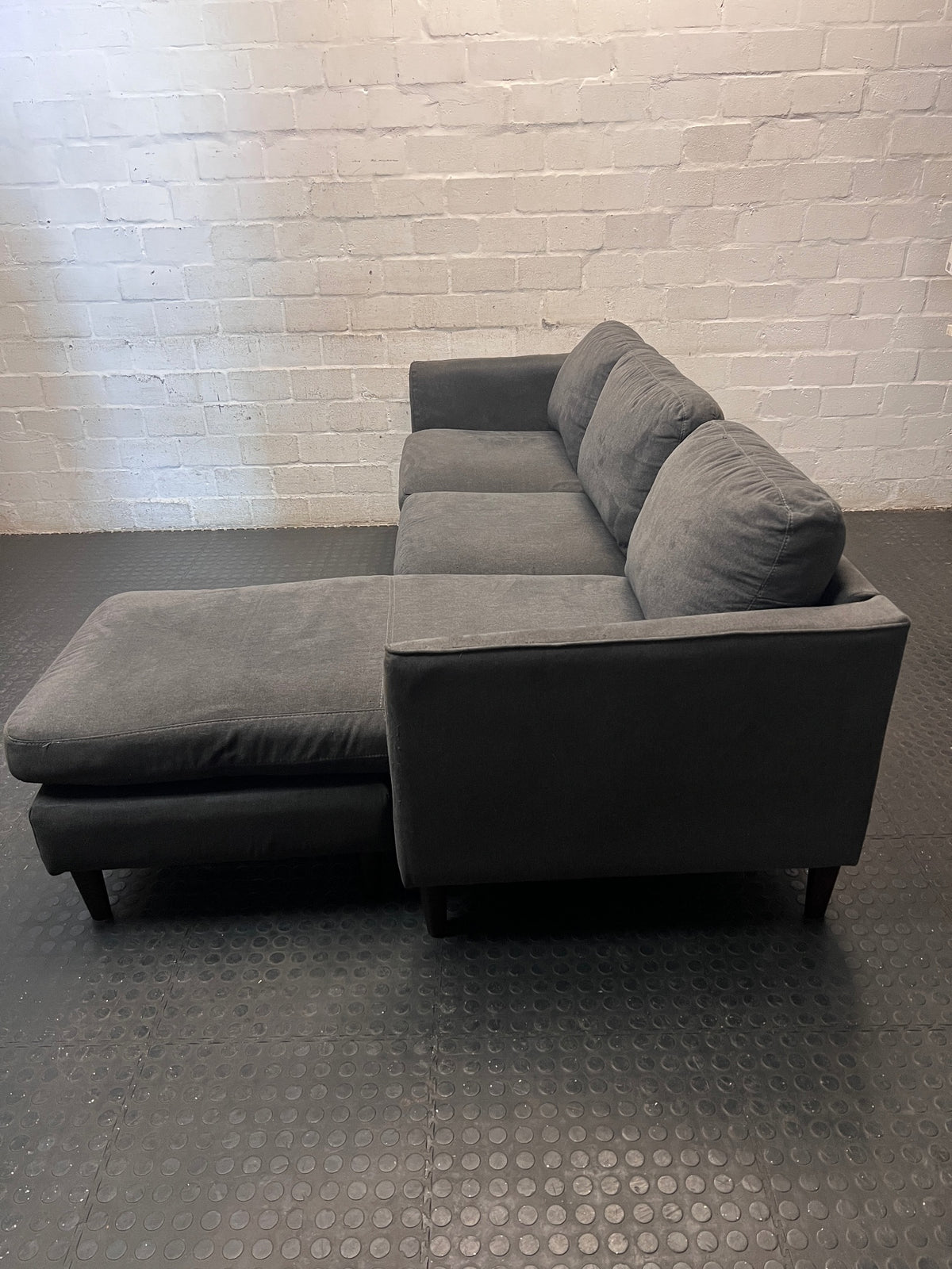 Grey L-Shaped Sectional Couch with Tapered Legs – side view