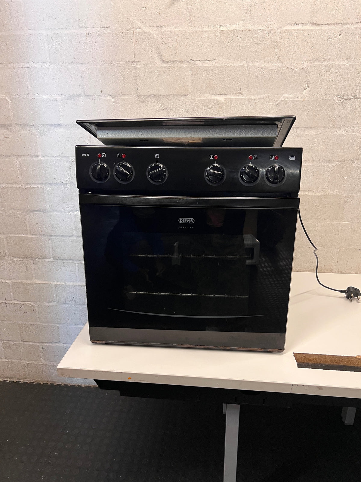 Defy Slimline 600 S Black Built-In Oven — Electrical Fault Tripping Breakers – main front view