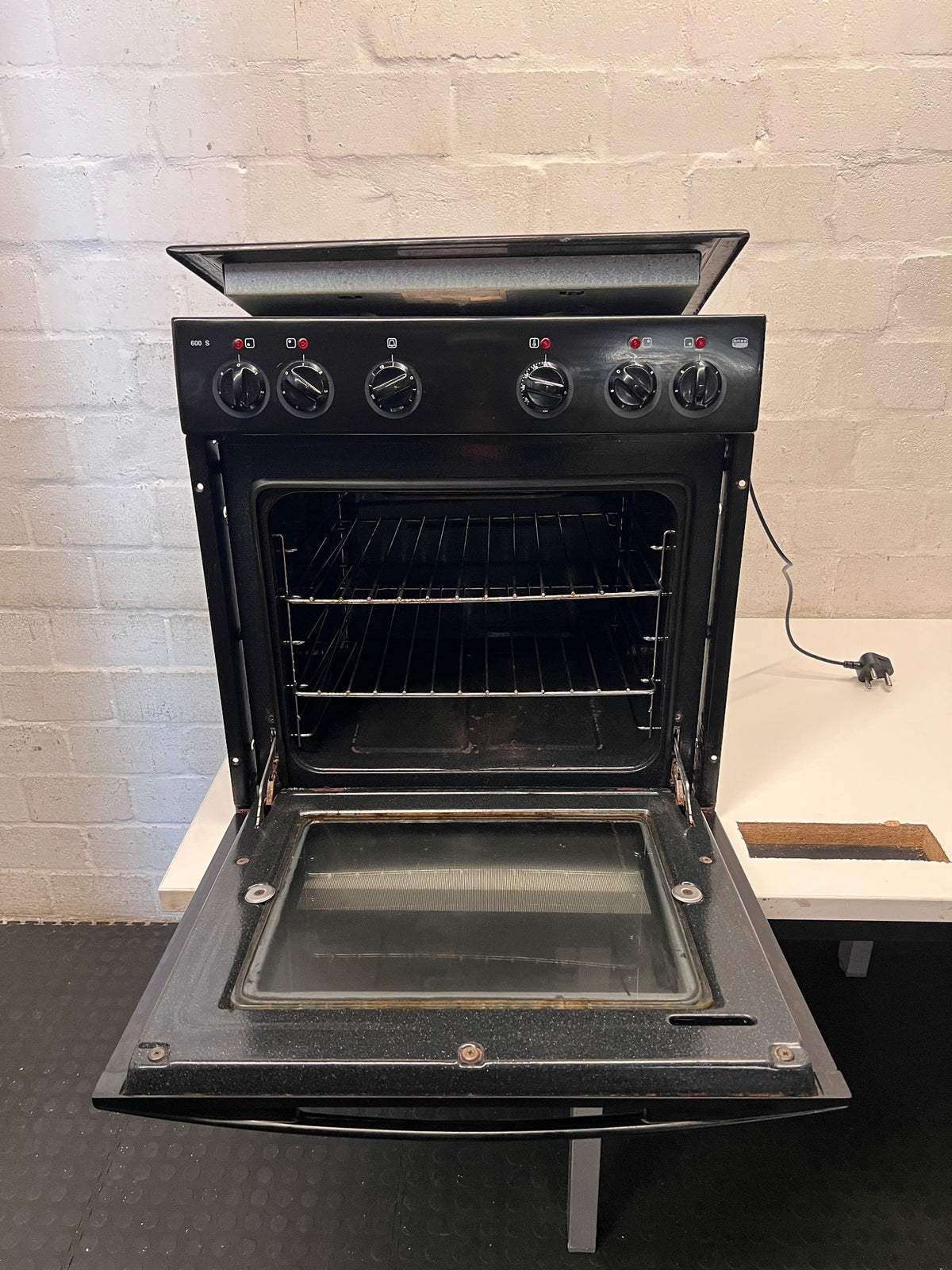 Defy Slimline 600 S Black Built-In Oven — Electrical Fault Tripping Breakers – side view