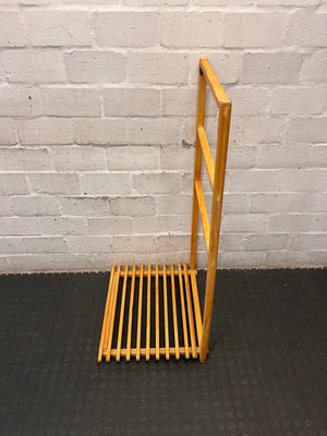 Freestanding Wooden Towel Rack with Slatted Base – side view