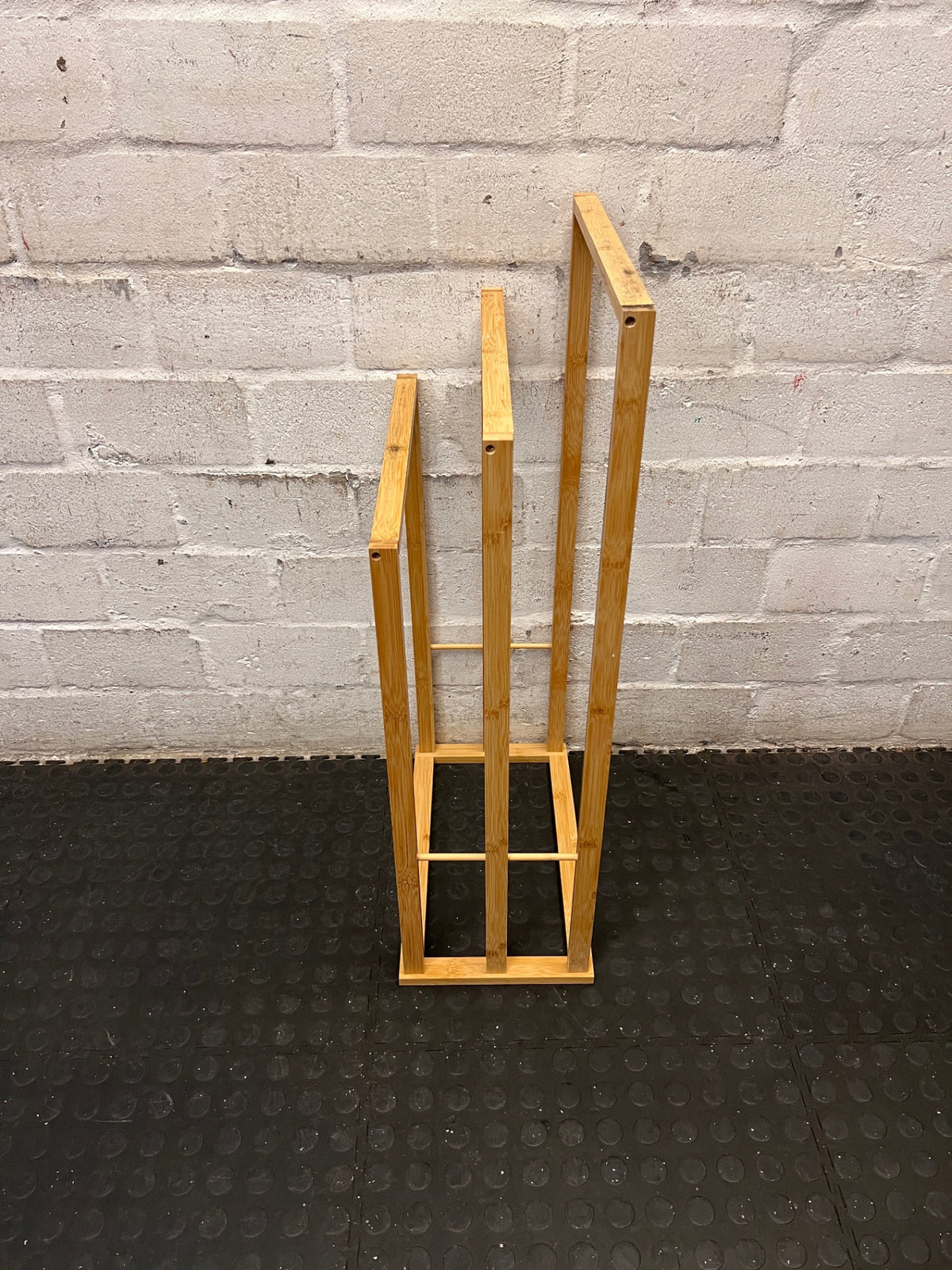 Freestanding Oak-Tone Tiered Towel Rail – side view