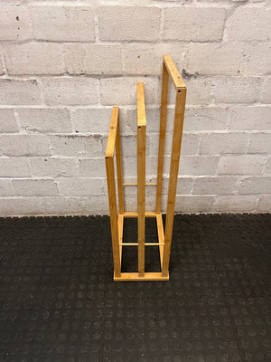 Freestanding Oak-Tone Tiered Towel Rail – side view
