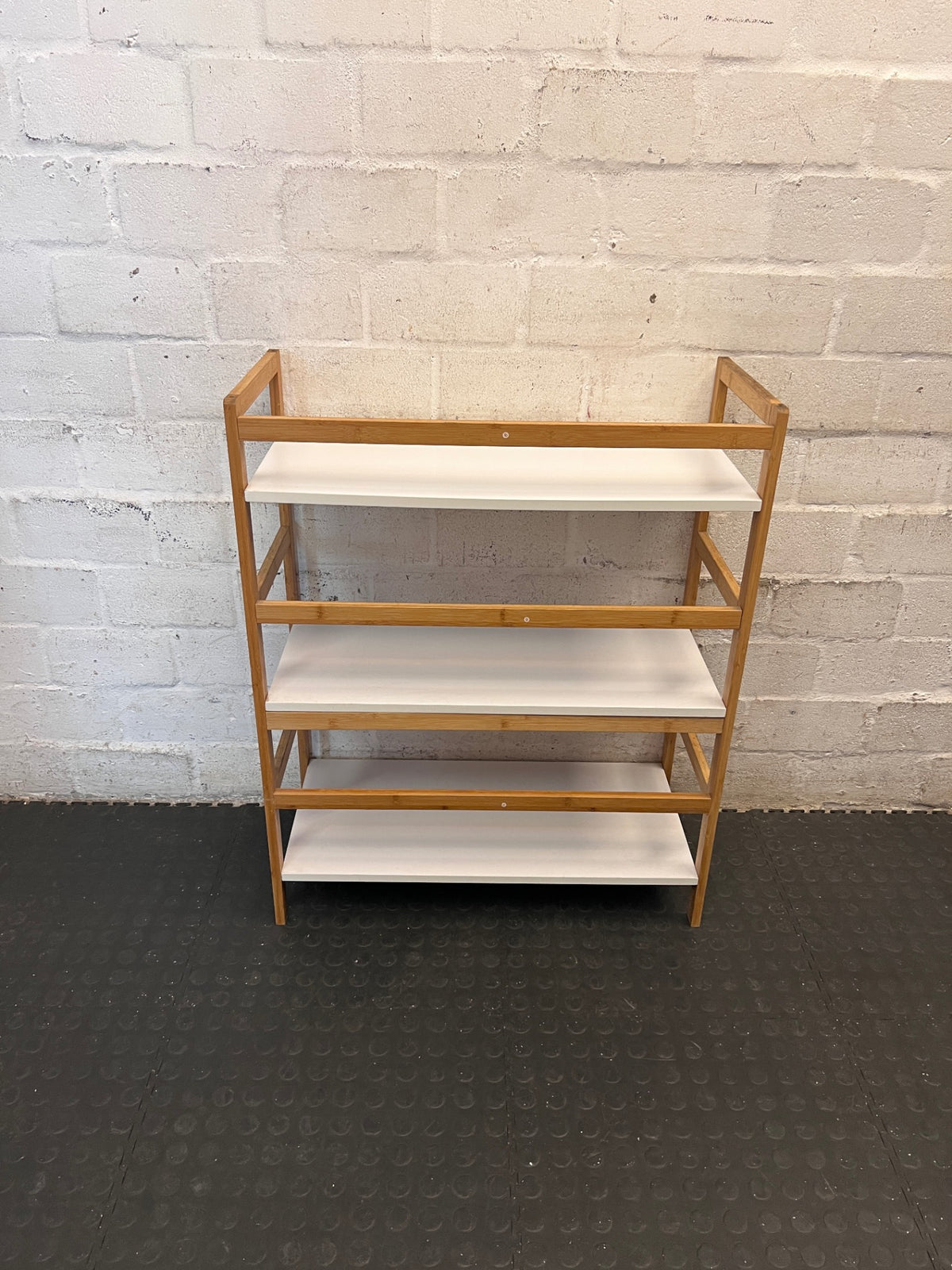 Three-Tier Timber Frame Shelving Unit with White Shelves – condition detail