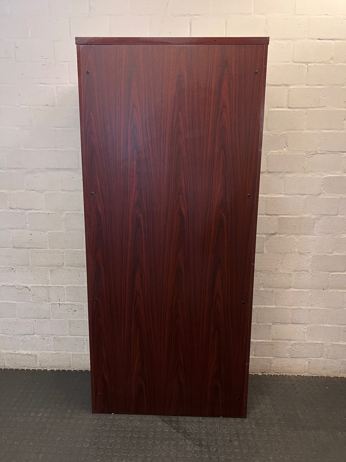 5-Tier Mahogany Finish Bookshelf – condition detail