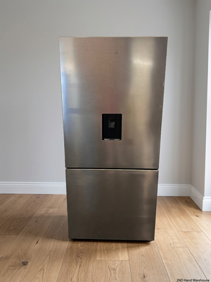 Hisense Brushed Steel Fridge Freezer with Water Dispenser – styled product image