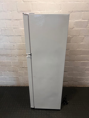 Hisense 154L Top-Mount Fridge Freezer in White – condition detail