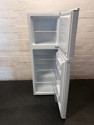 Hisense 154L Top-Mount Fridge Freezer in White – side view