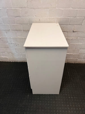 White Four-Drawer Chest of Drawers – condition detail