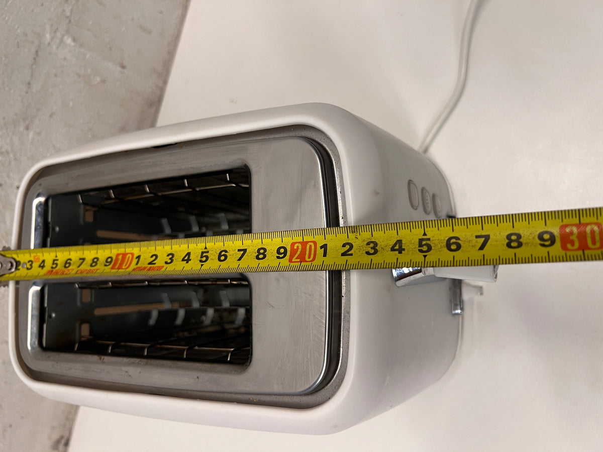 White Kelvinator 2-Slice Toaster – depth measurement