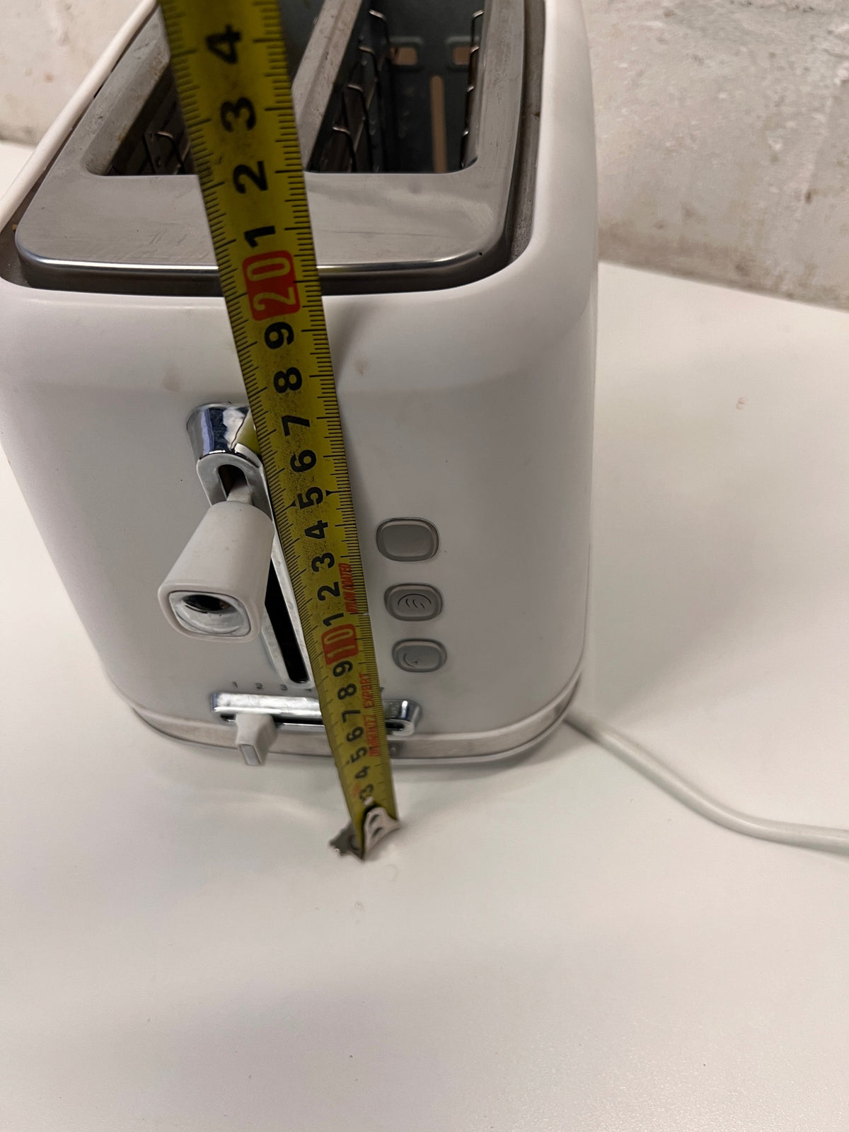 White Kelvinator 2-Slice Toaster – height measurement