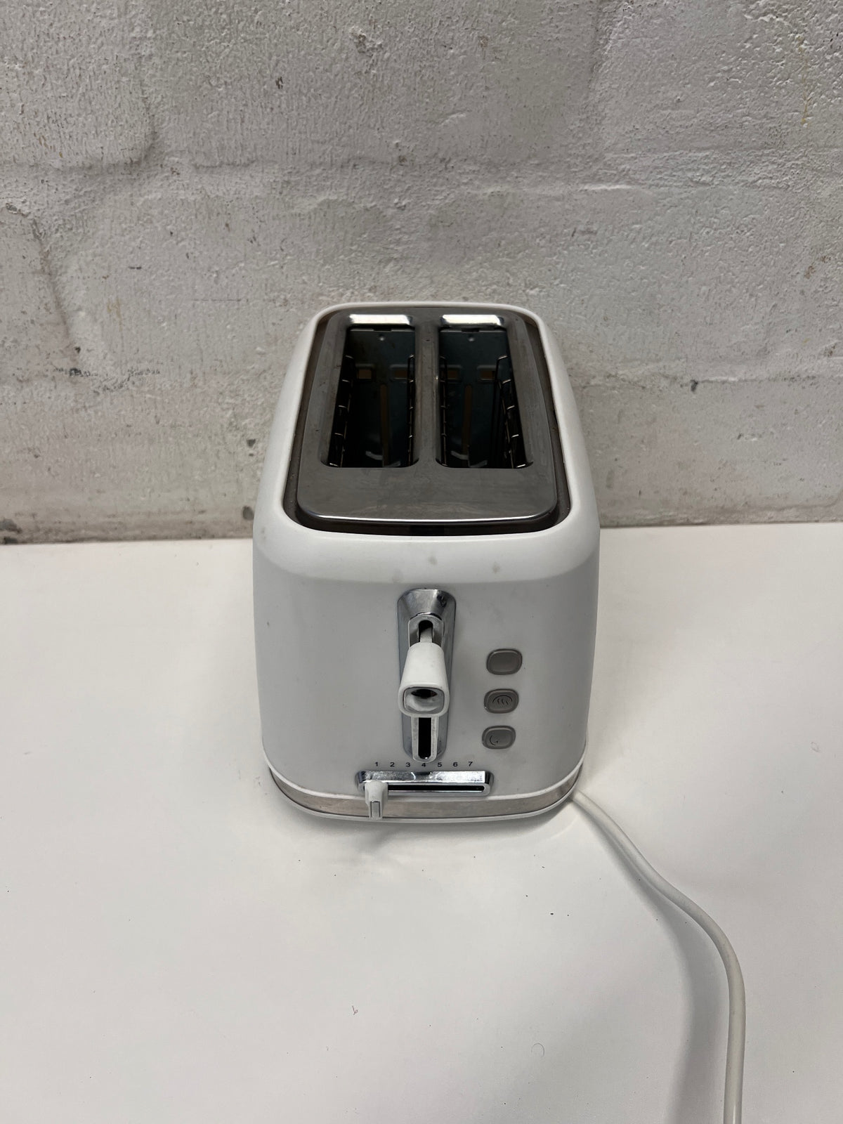 White Kelvinator 2-Slice Toaster – main front view