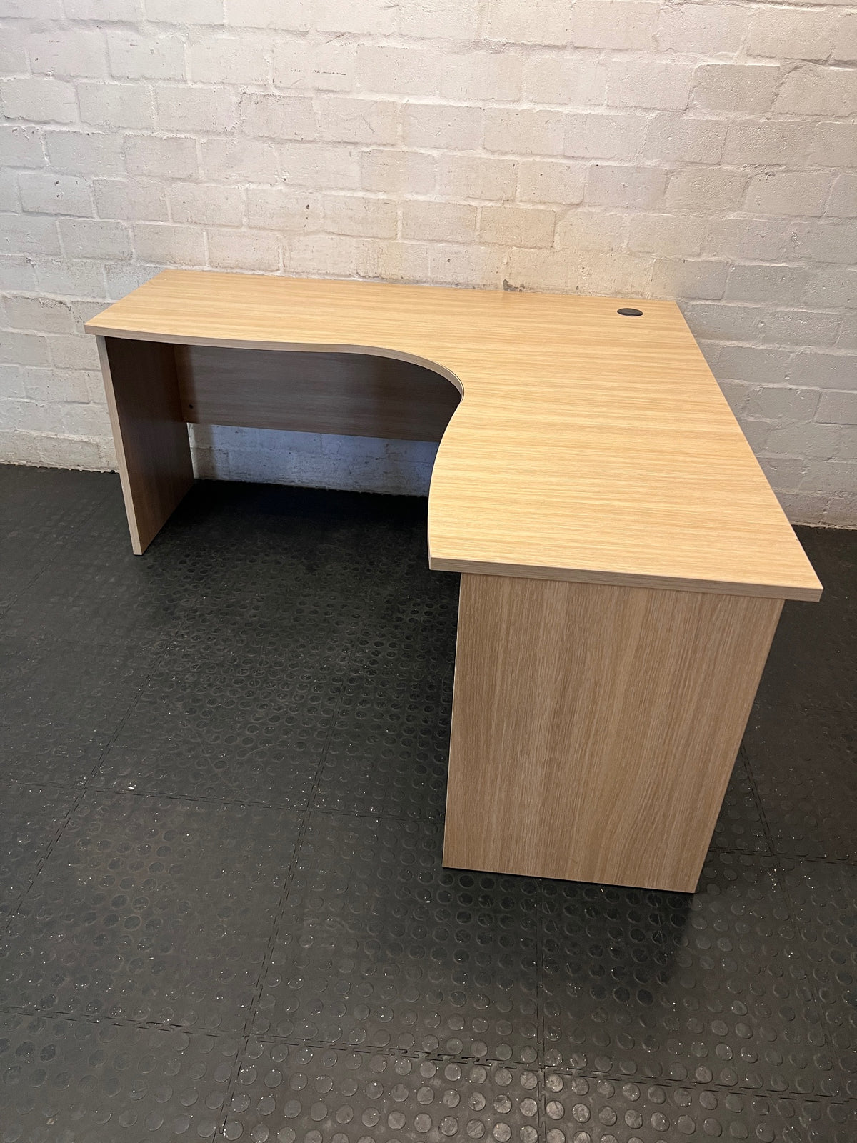 L-Shaped Oak Veneer Office Desk – condition detail