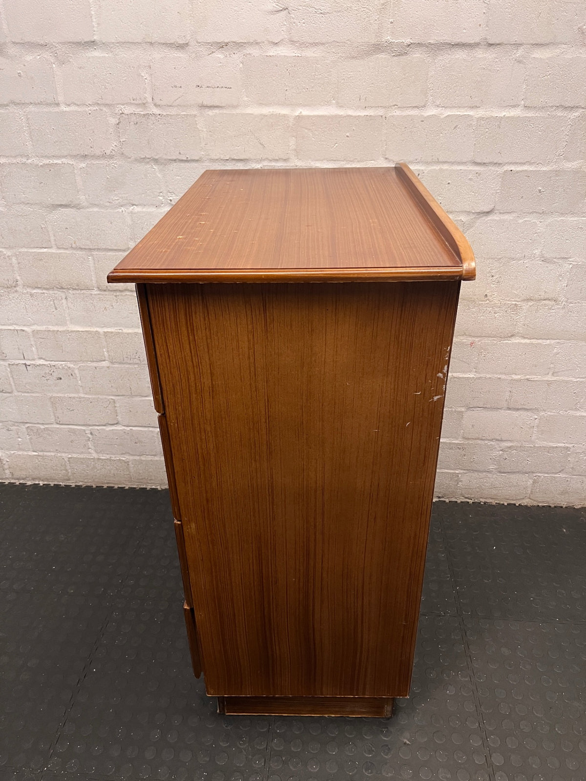 Traditional Four-Drawer Wood Finish Chest of Drawers – condition detail
