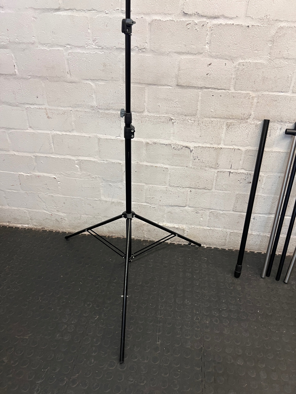 Adjustable Metal Backdrop Stand in Black – back view