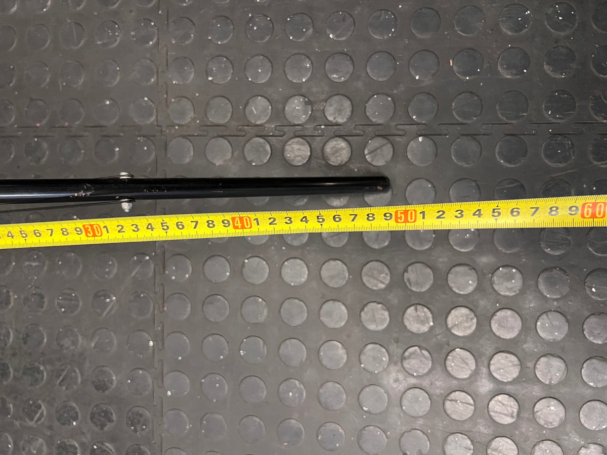 Adjustable Metal Backdrop Stand in Black – depth measurement