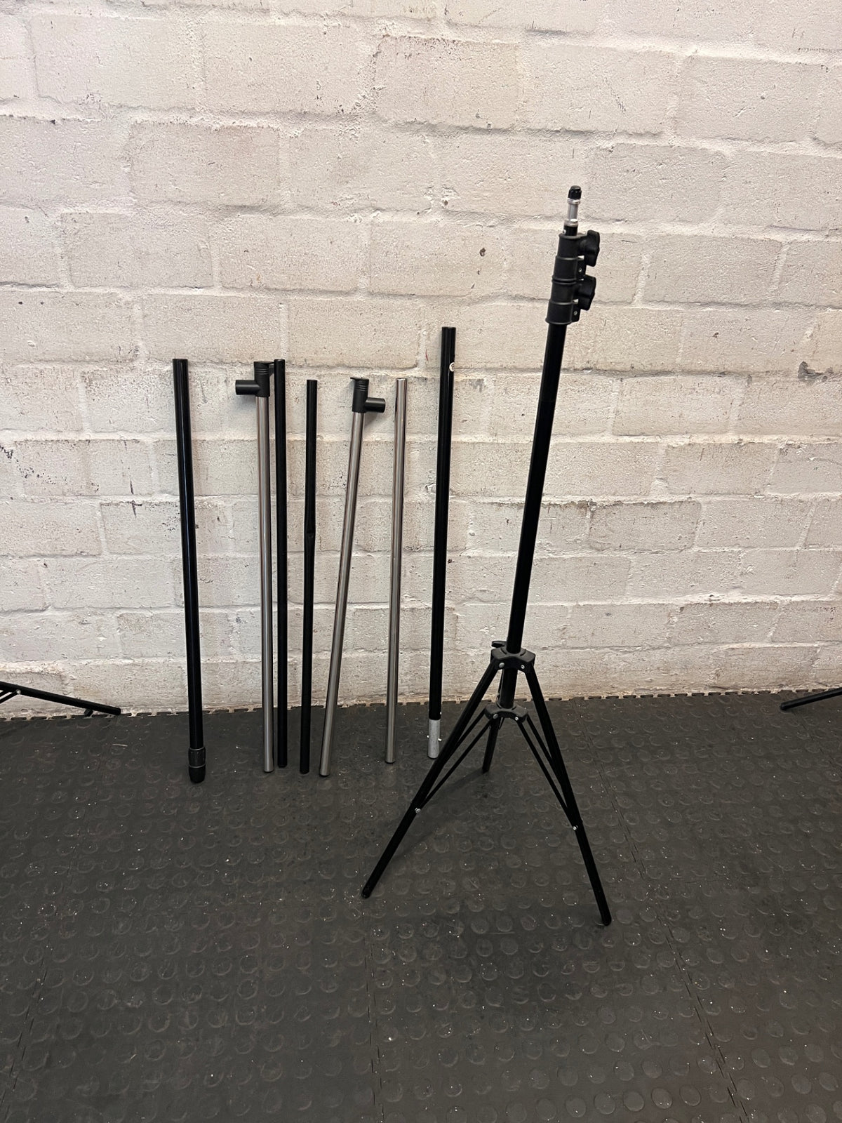 Adjustable Metal Backdrop Stand in Black – side view