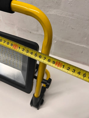 Flash Portable LED Work Light with Yellow Stand – depth measurement
