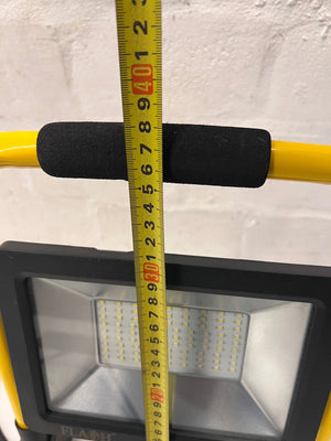 Flash Portable LED Work Light with Yellow Stand – height measurement
