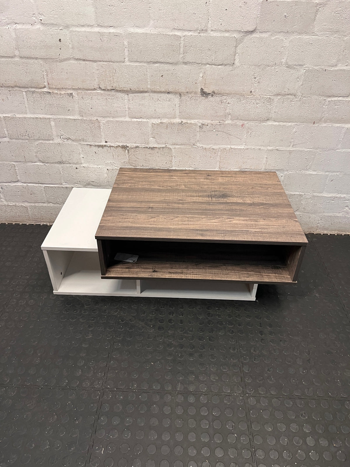 Modern Two-Tone Coffee Table with Open Shelving – condition detail