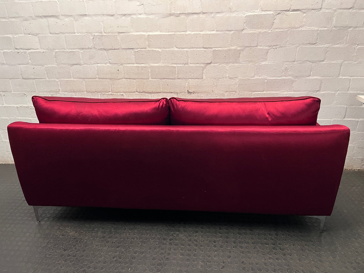 Modern Magenta Pink 3 Seater Couch with Metal Legs – condition detail
