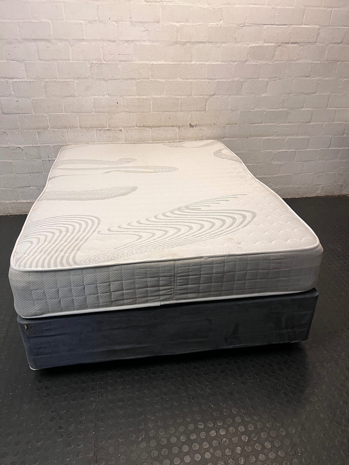 Sealy Double Bed Mattress and Base Set – back view
