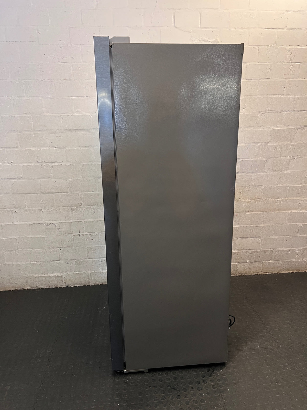 Defy Silver Side-by-Side Fridge with Water Dispenser – condition detail