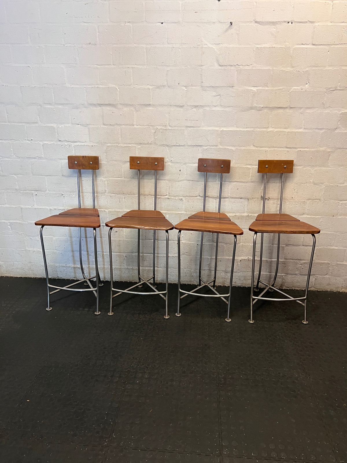 Wooden and Chrome Bar Stool with High Backrest – condition detail