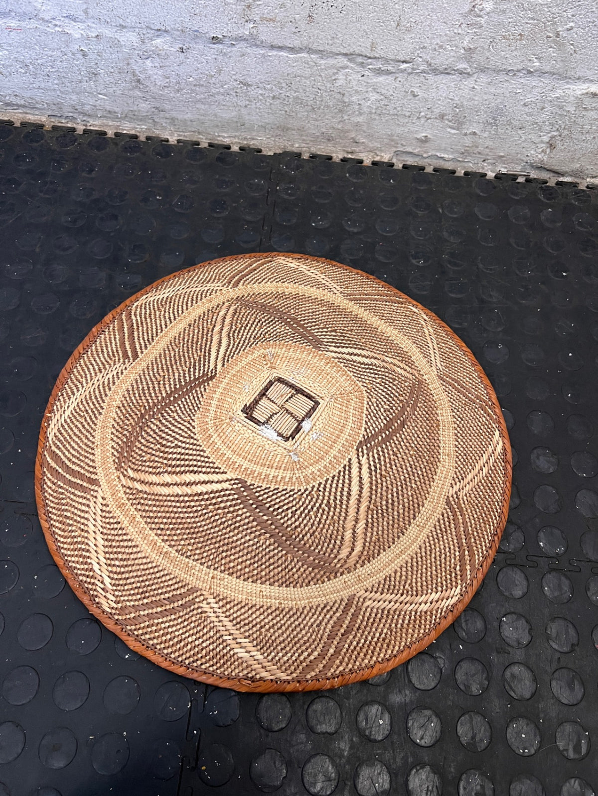 Woven Geometric Pattern Circular Wall Decor Platter – condition detail
