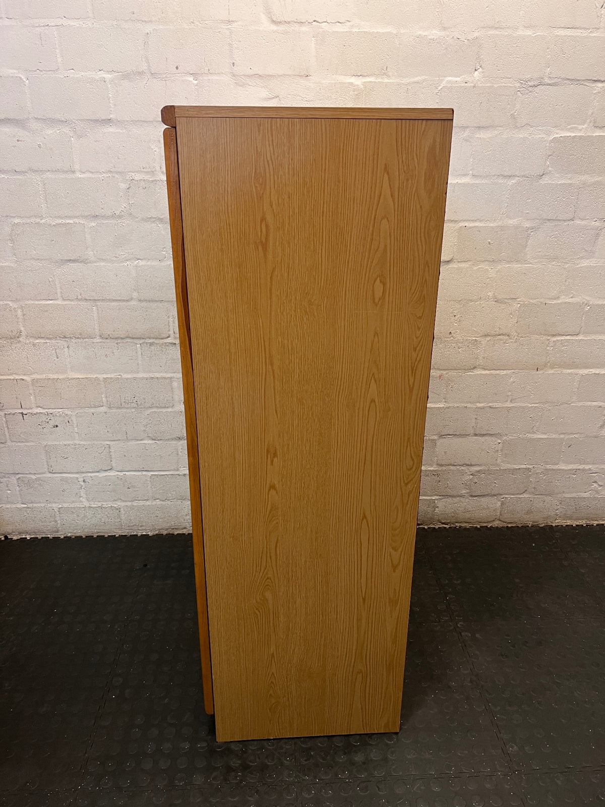 Oak Finish Glass Door Display Cabinet with Pigeon Holes – condition detail