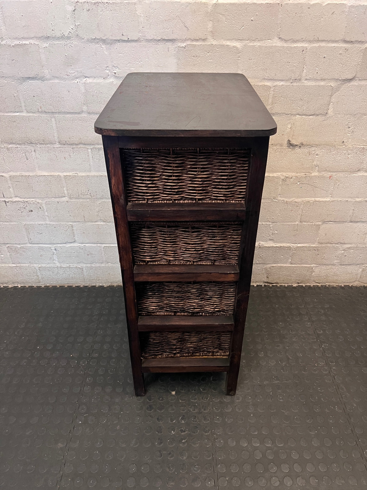 Dark Brown Wooden Chest with 4 Woven Rattan Drawers – condition detail