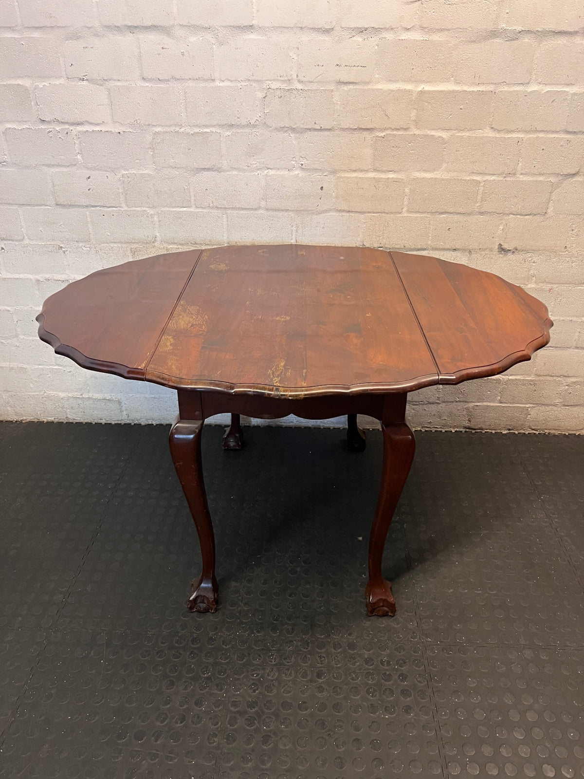 Dark Brown Imbuia Wood Drop-Leaf Dining Table – condition detail