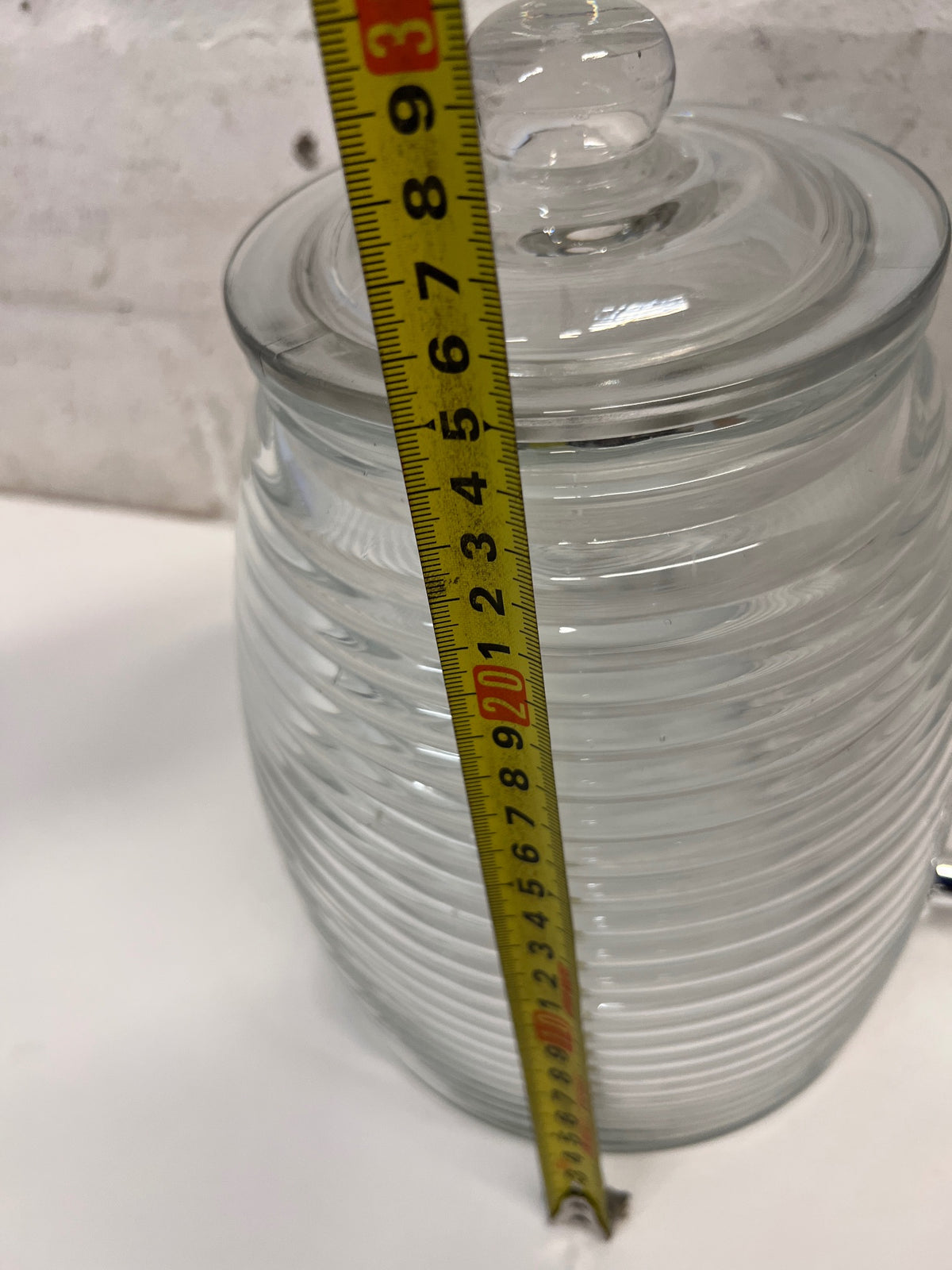 Ribbed Glass Beverage Dispenser with Lid – height measurement