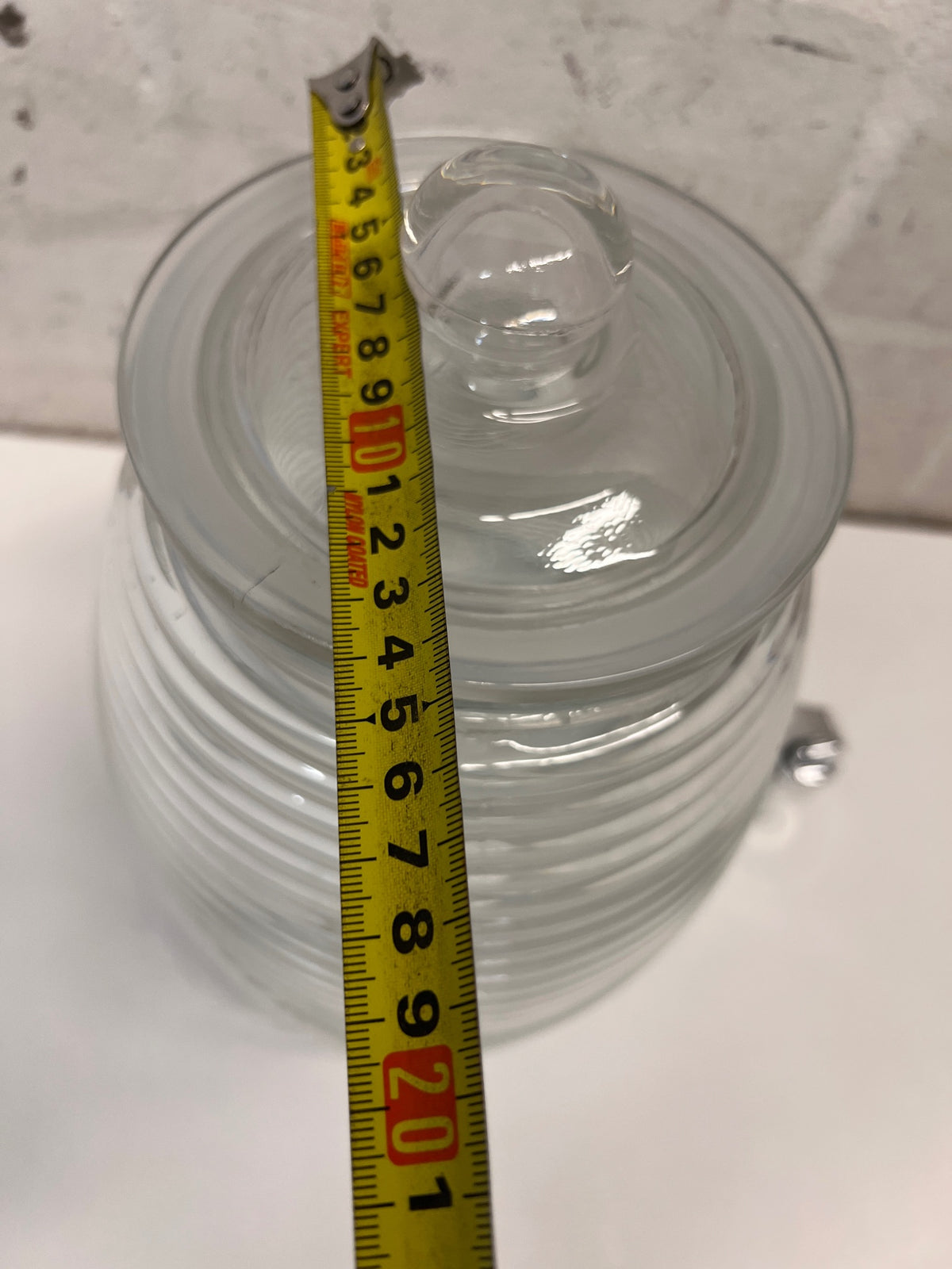 Ribbed Glass Beverage Dispenser with Lid – width measurement