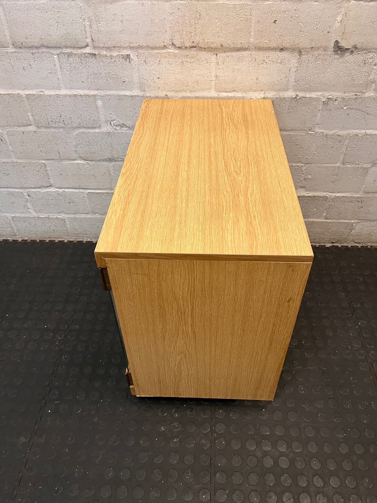Oak-Finish Mobile TV Unit with Glass Doors – condition detail