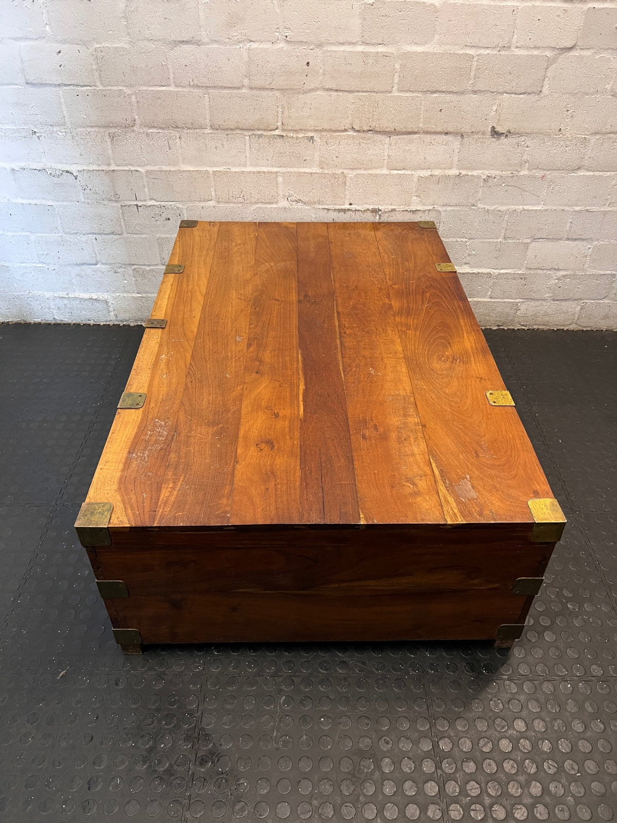 Solid Wood Storage Chest Coffee Table with Brass Detail — Broken Legs and Overall Damage – condition detail