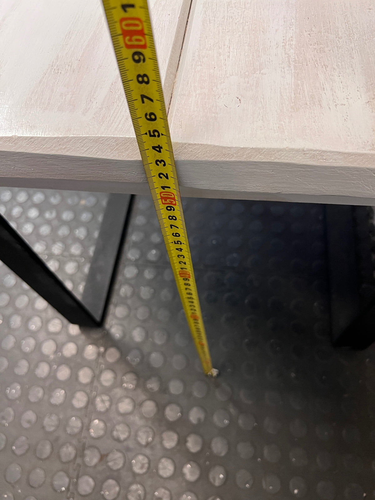 Whitewashed Slatted Side Table with Industrial Metal Base – height measurement