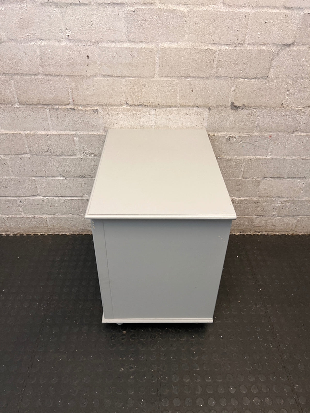 Grey Single Drawer Bedside Table with Open Shelf – condition detail