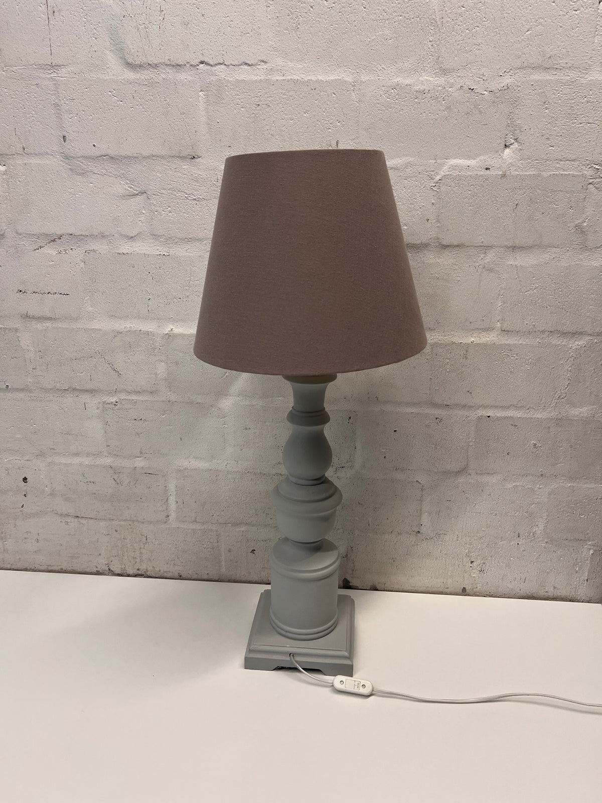 Classic Turned Wood Table Lamp with Tapered Shade – condition detail