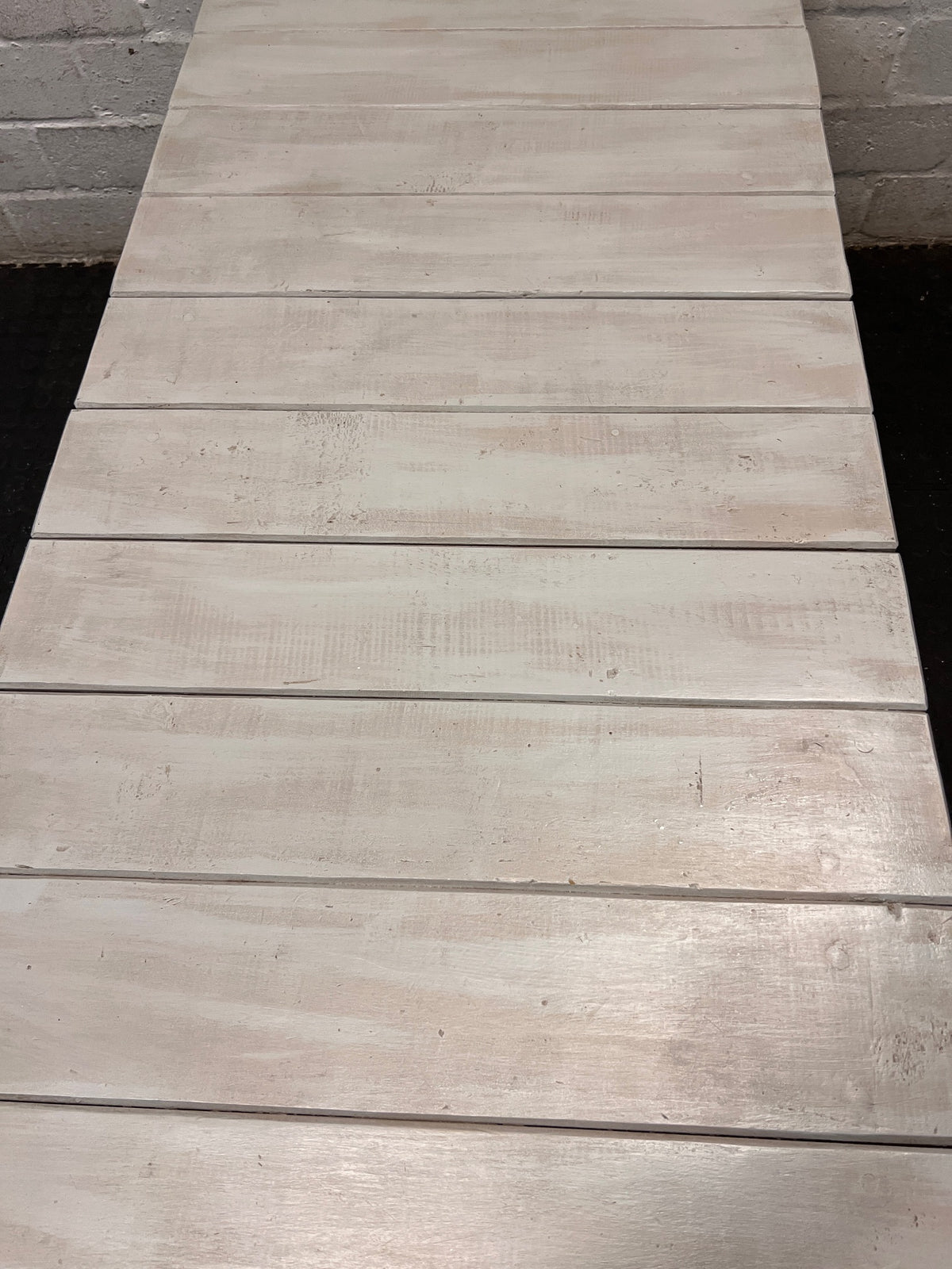 White Wash Slatted Wood Coffee Table with Metal Legs – condition detail