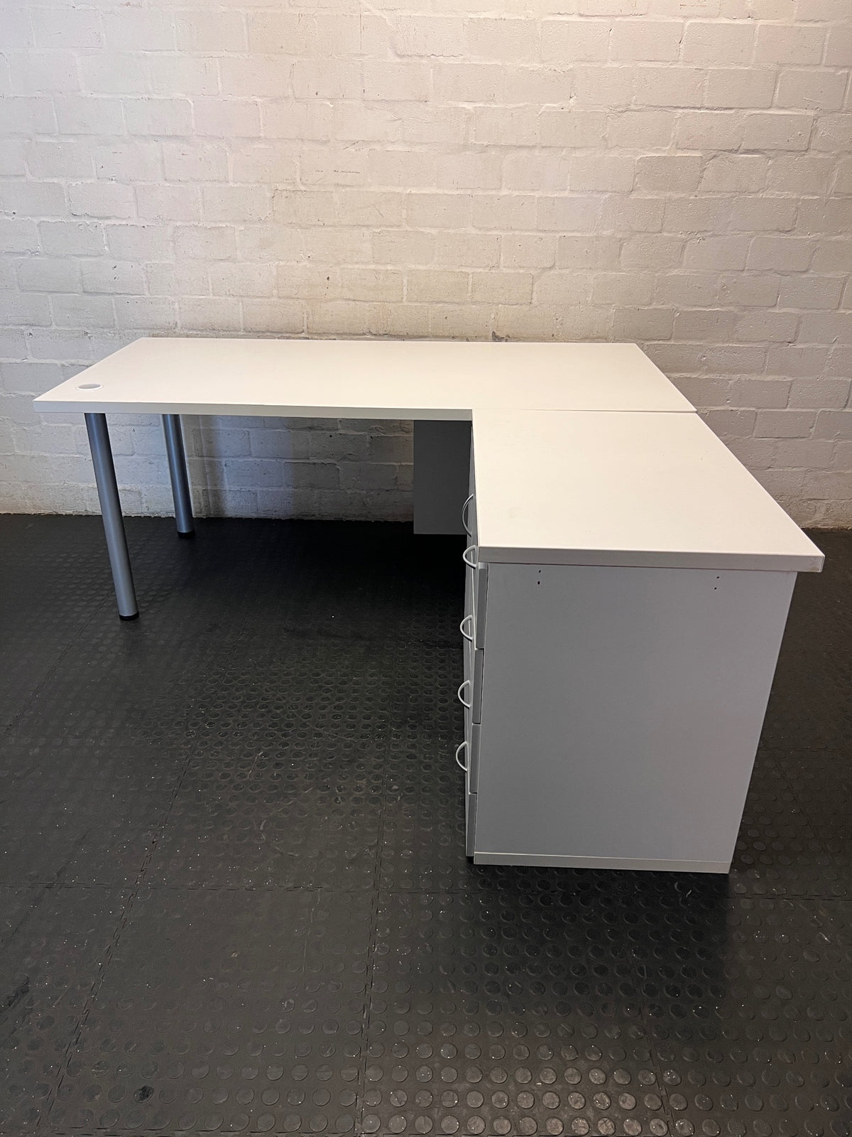 White L-Shaped Office Desk with Pedestal Drawers – condition detail