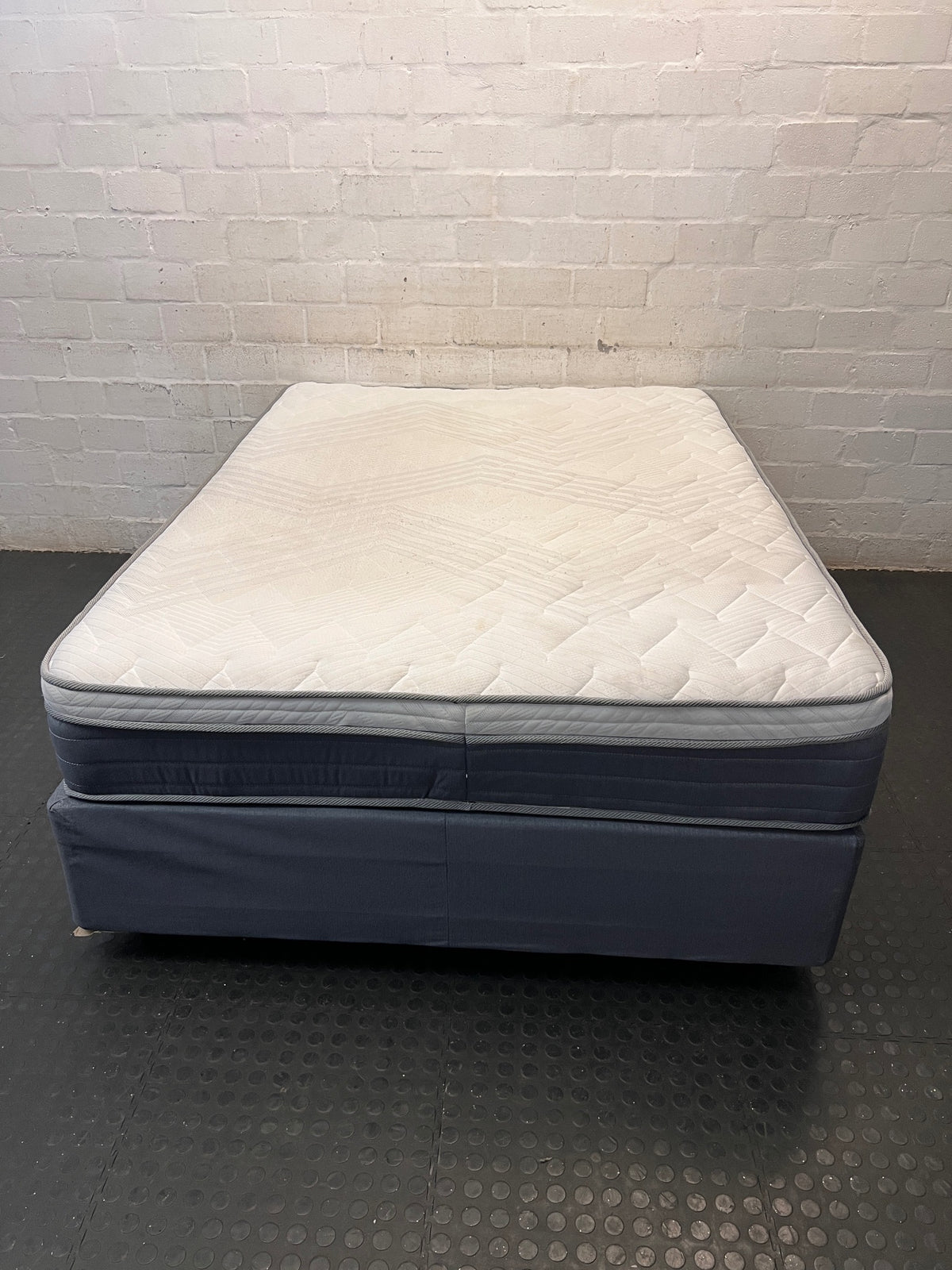 Double Mattress and Base Set – condition detail