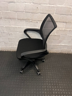 Black Mesh Back Swivel Office Chair – side view