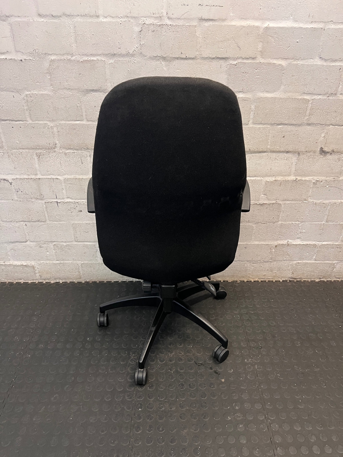 High-Back Fabric Swivel Office Chair in Black – condition detail