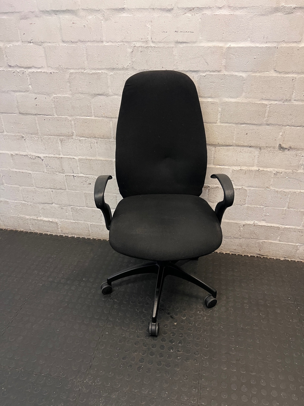 High-Back Fabric Swivel Office Chair in Black – main front view