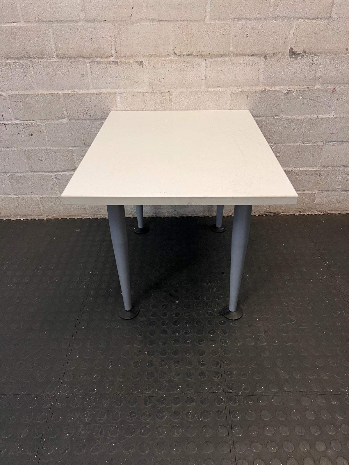 White Rectangular Coffee Table with Tapered Grey Legs – side view