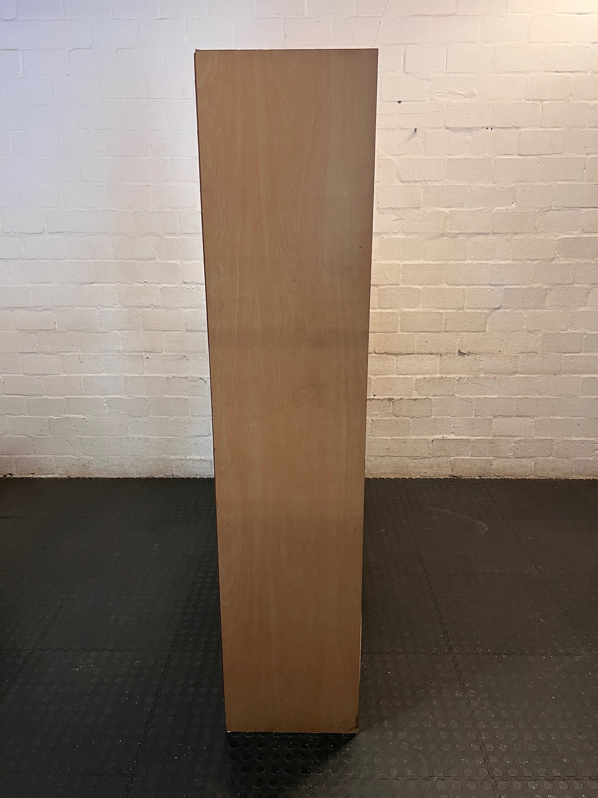 Light Wood Finish Tiered TV Unit with Shelving – condition detail