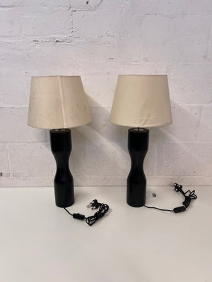 Modern Hourglass Table Lamp with Cream Fabric Shade – condition detail
