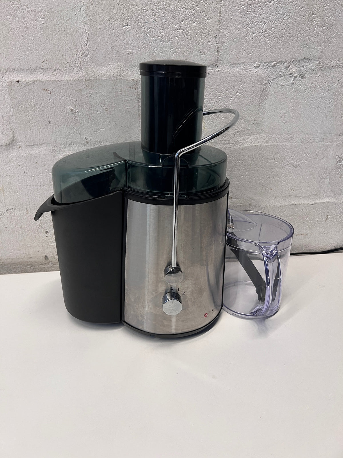 Milex Silver Vegetable and Fruit Juicer – main front view